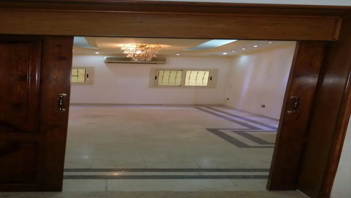 شقة فاخرة للبيع -550- متر مربع مع مرافق متميزة