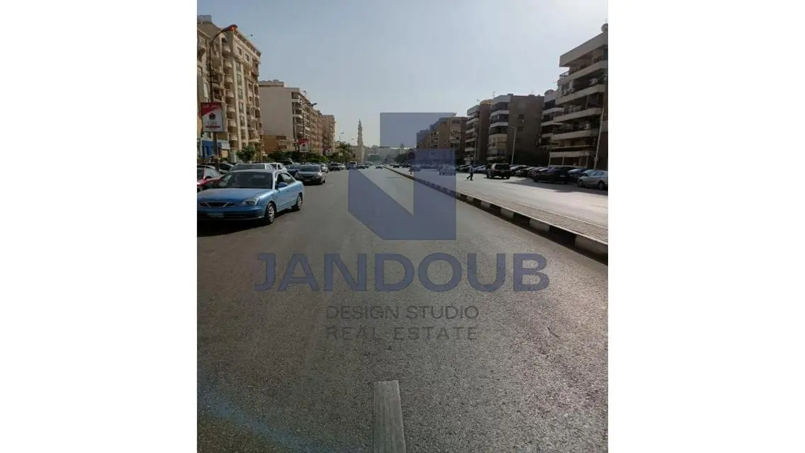 شقة مميزة مع شرفة وحارس أمن