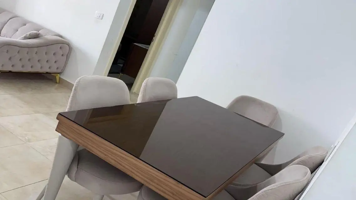 شقة مميزة للإيجار، موقع ممتاز، 21000 جنيه