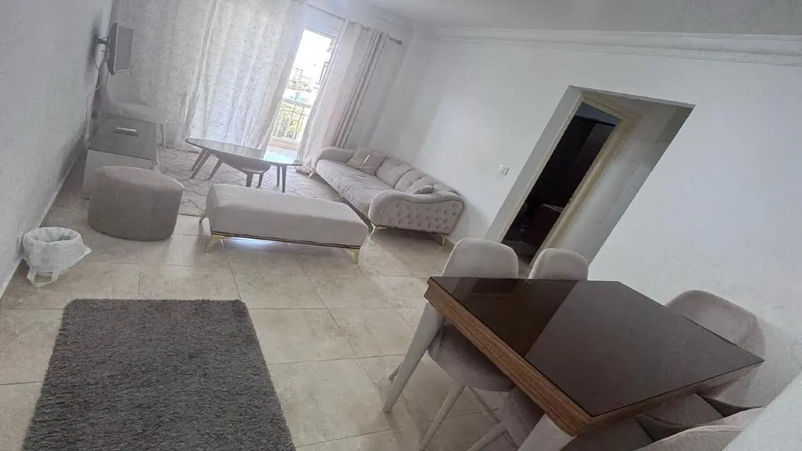 شقة مميزة للإيجار، موقع ممتاز، 21000 جنيه