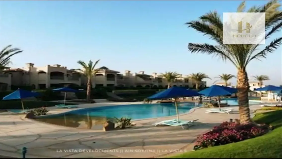 فيلا فاخرة مع حديقة خاصة وحارس أمن