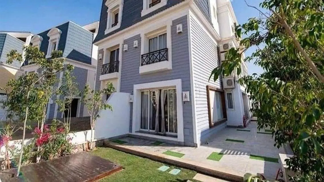 Luxury Apartment for Sale Overlooking Lakes - 7,000,000 EGP