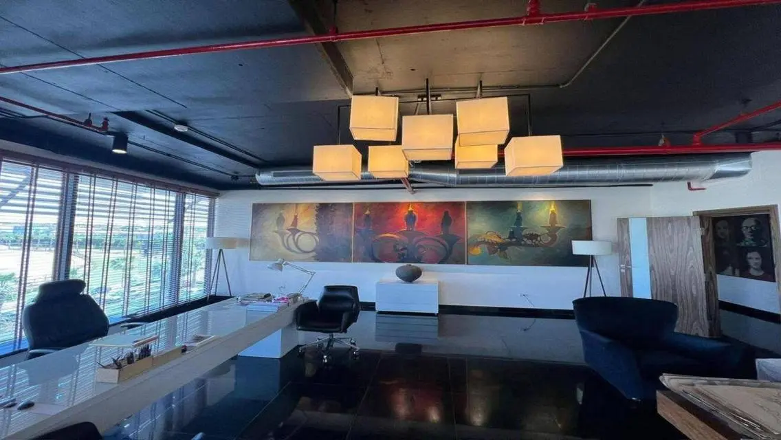 Luxurious Apartment with Amenities in West Town