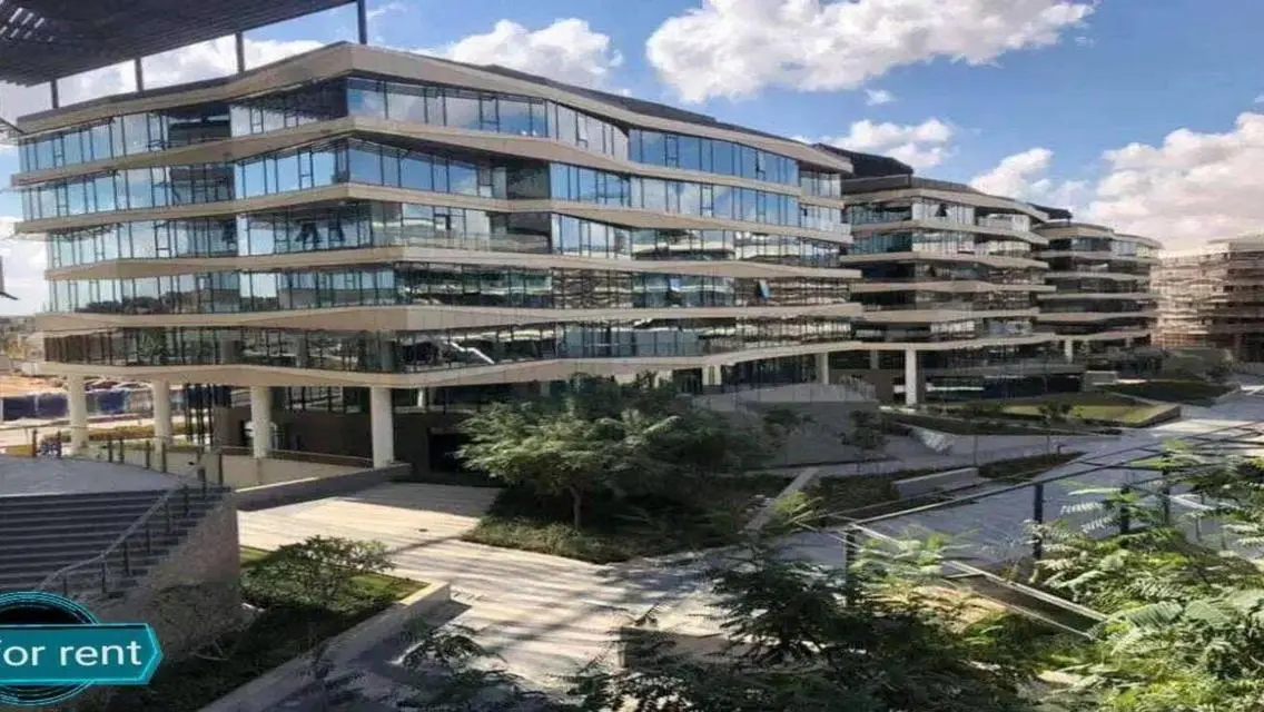 Luxurious Apartment with Amenities in West Town