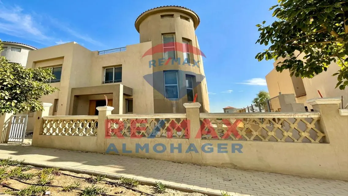 Stunning Three-Bedroom Villa with Luxurious Features