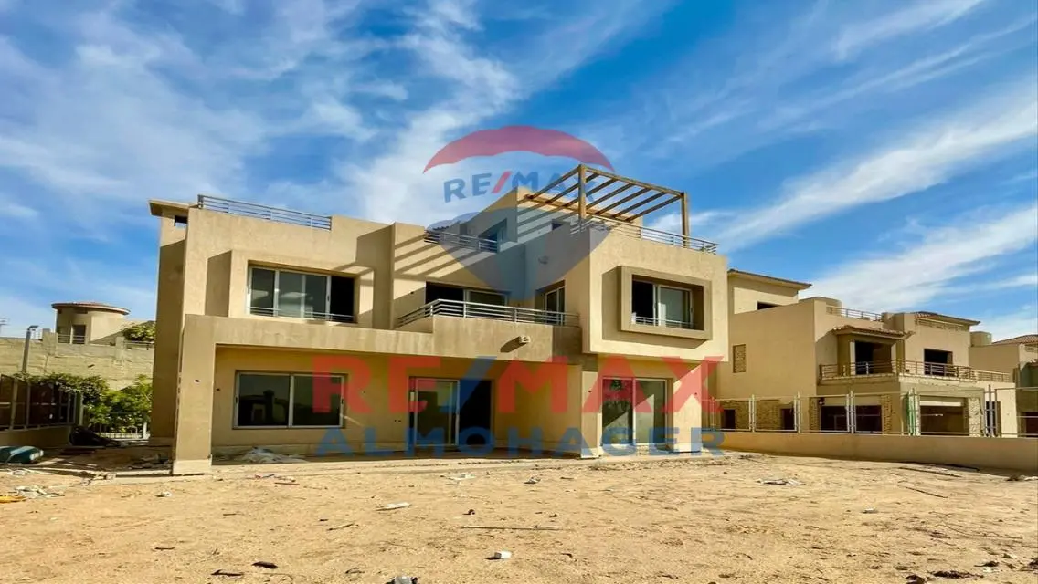 Stunning Three-Bedroom Villa with Luxurious Features
