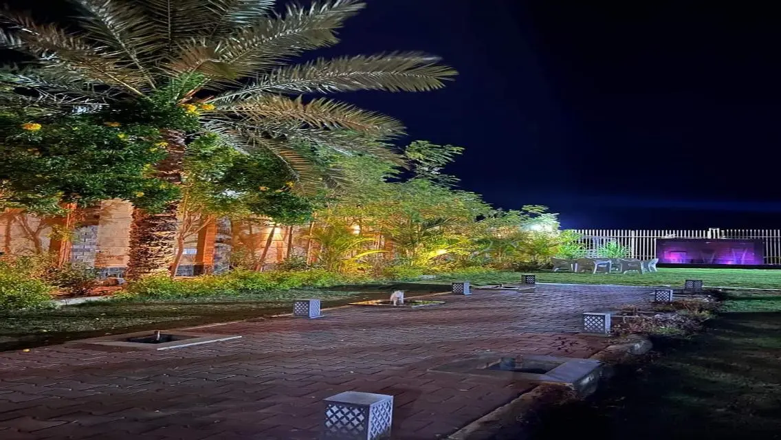 فيلا فاخرة في موقع متميز مع حديقة ومسبح خاص