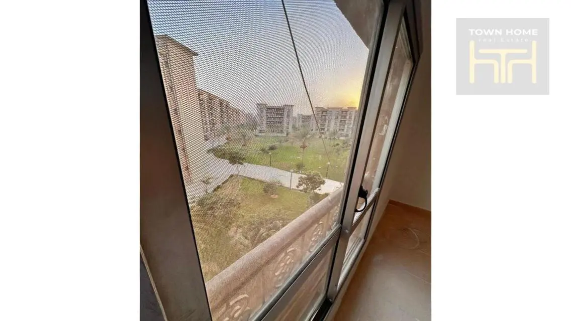 منزل مدينة حديث مع مزايا متعددة