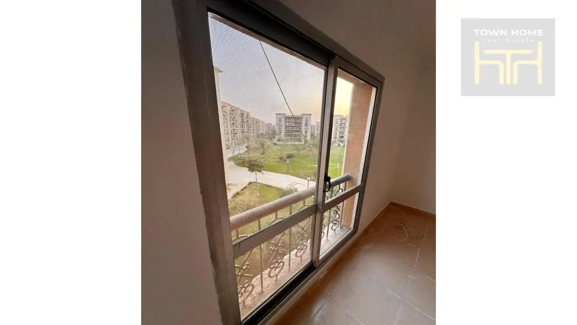منزل مدينة حديث مع مزايا متعددة