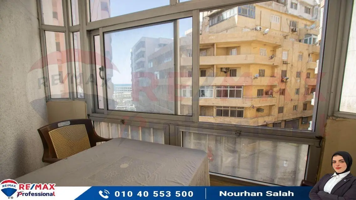 Luxury Apartment with Lake View