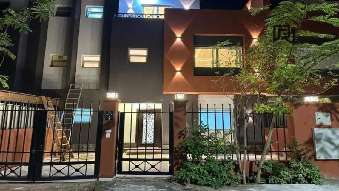 فيلا فاخرة في الشيخ زايد للبيع بسعر 18,000,000 جنيه