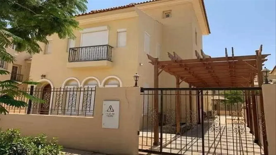 شقة فاخرة في قلب المدينة مع حديقة خاصة ومسبح