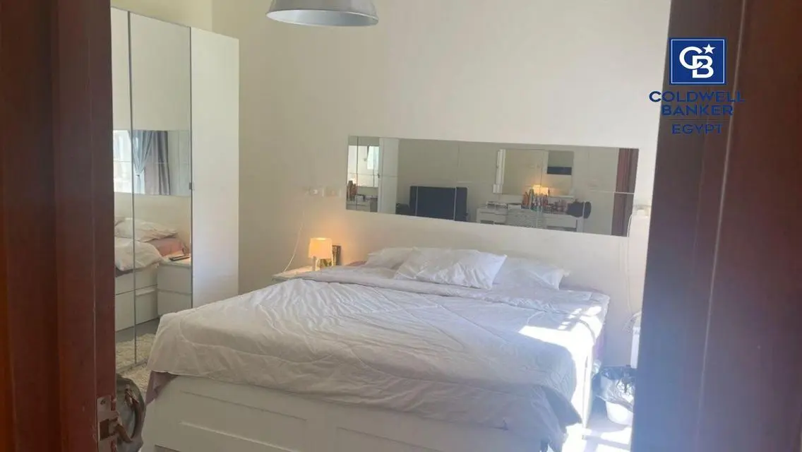 Investment Opportunity in the Heart of Cairo - Luxury Apartment with Full Amenities