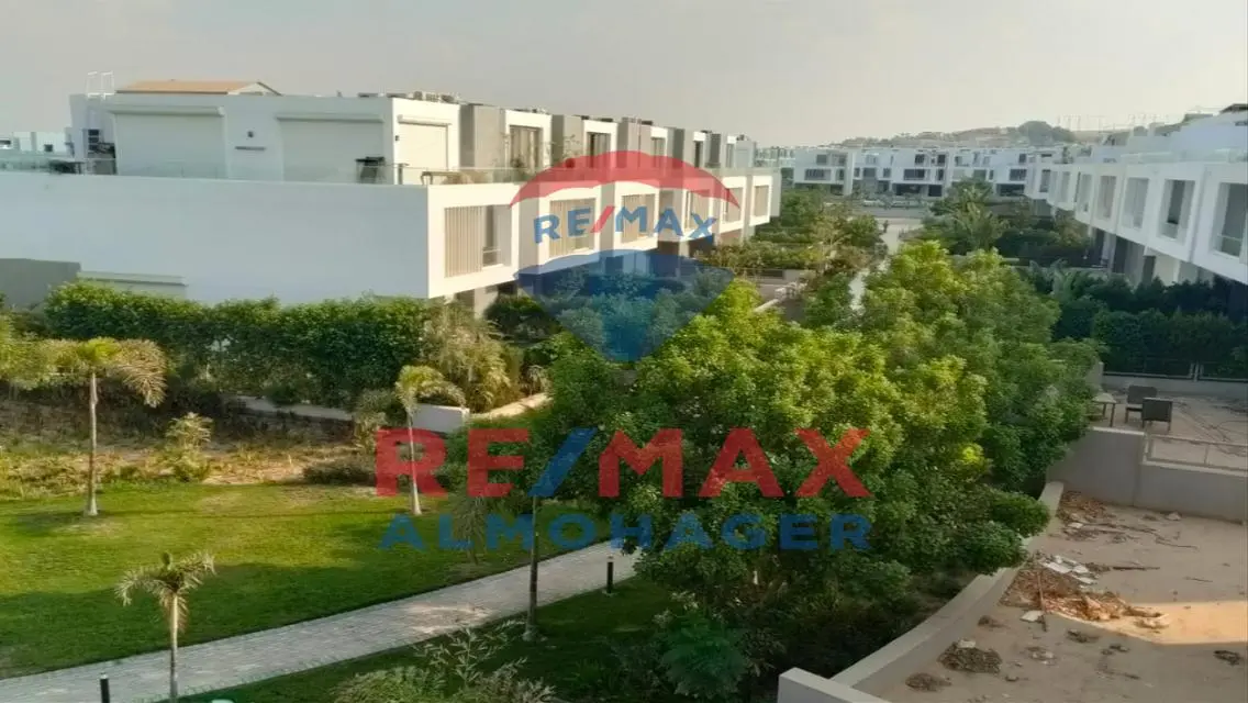 Luxury Apartment with Private Balcony and Garden