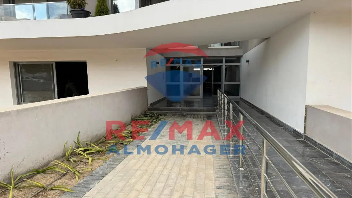 Luxury Apartment with Private Balcony and Garden