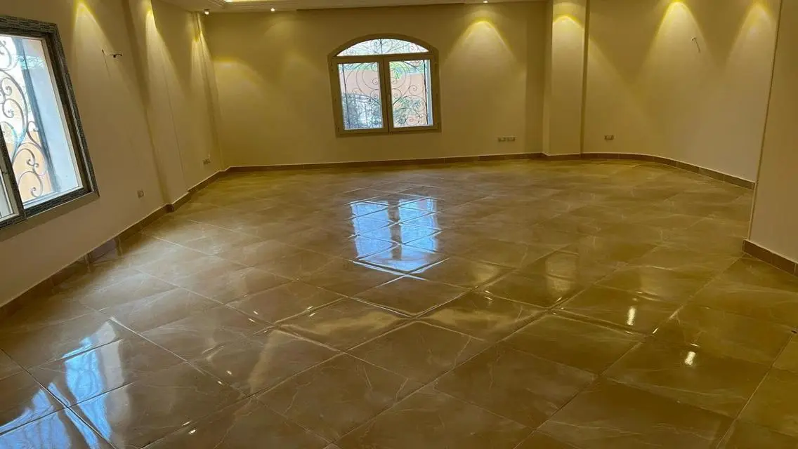 شقة مميزة للإيجار بسعر 24000 جنيه في موقع مركزي