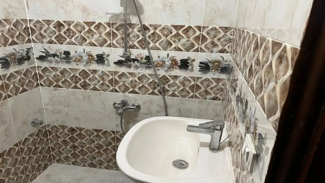 شقة مميزة للإيجار بسعر 24000 جنيه في موقع مركزي