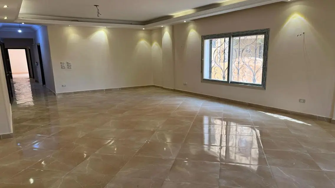 شقة مميزة للإيجار بسعر 24000 جنيه في موقع مركزي