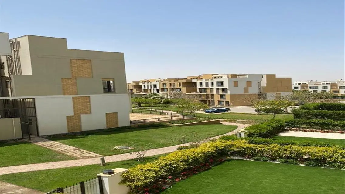 Luxurious Villa with Spacious Layout and Shared Pool