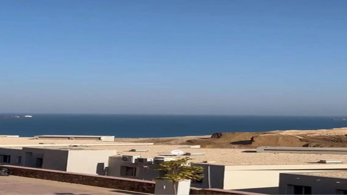 شقة فاخرة مطلة على البحيرات للبيع!