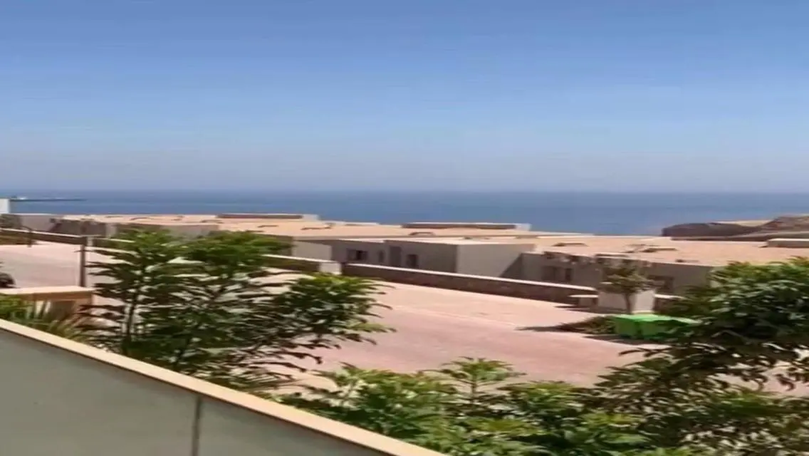 شقة فاخرة مطلة على البحيرات للبيع!