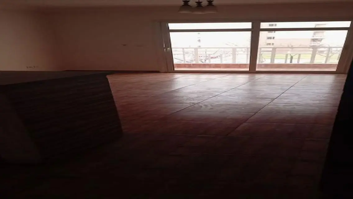 شقة متميزة بمساحة واسعة وإطلالة خلابة