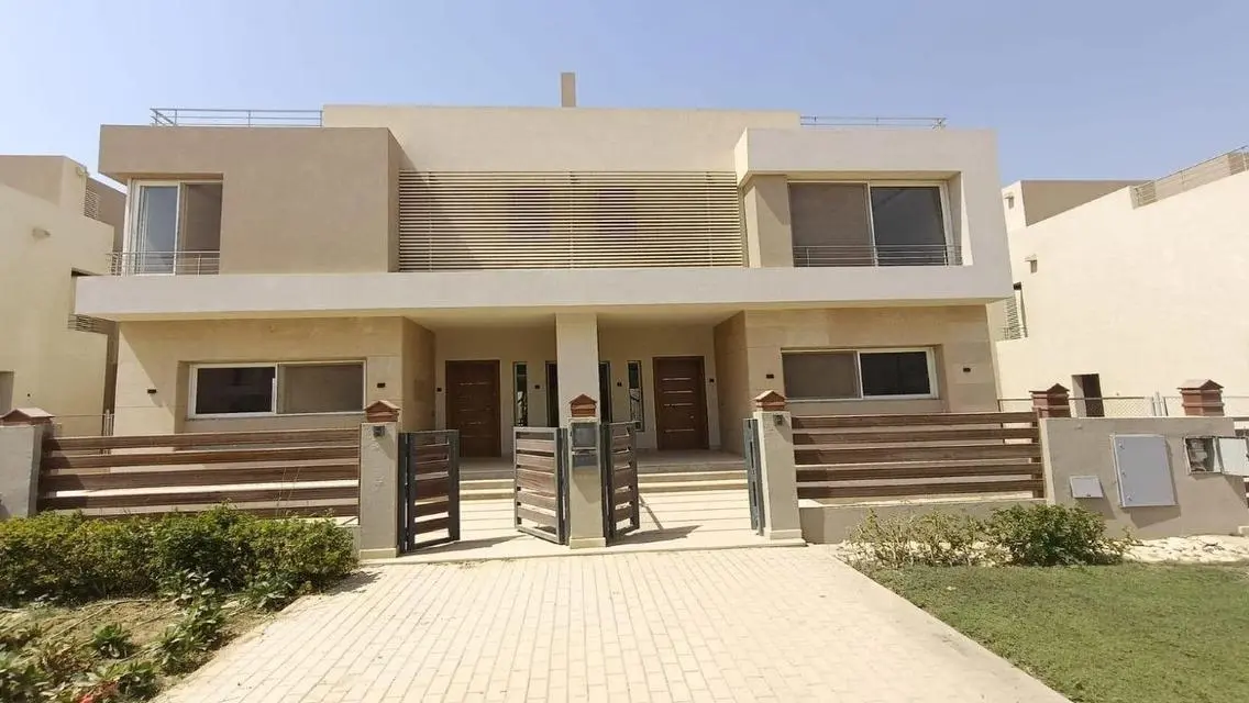 شقة فاخرة بإطلالة ساحرة للبيع
