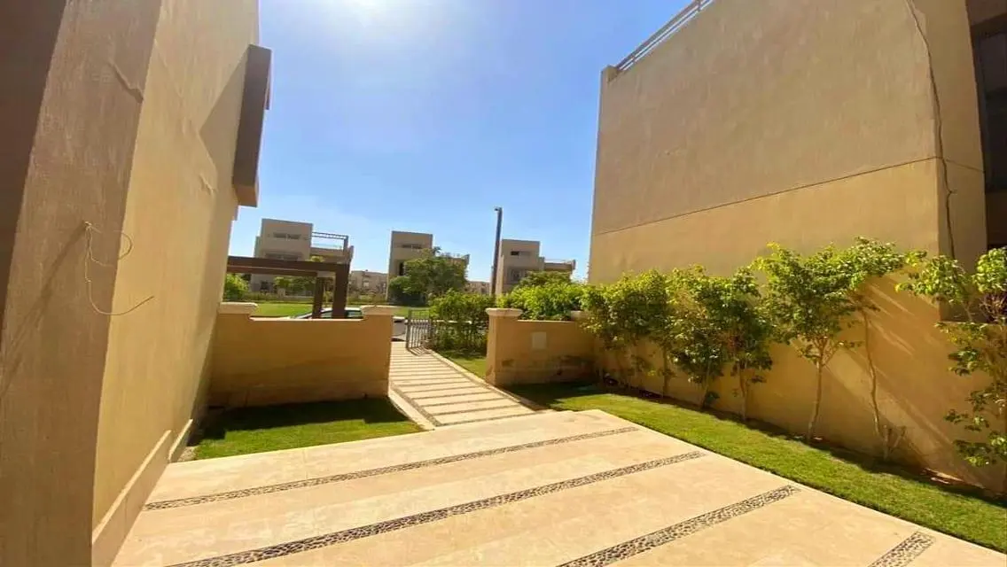 شقة فاخرة بإطلالة ساحرة للبيع