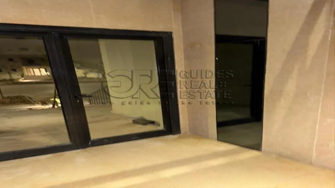 شقة رائعة للبيع - 3 غرف نوم مع حديقة خاصة