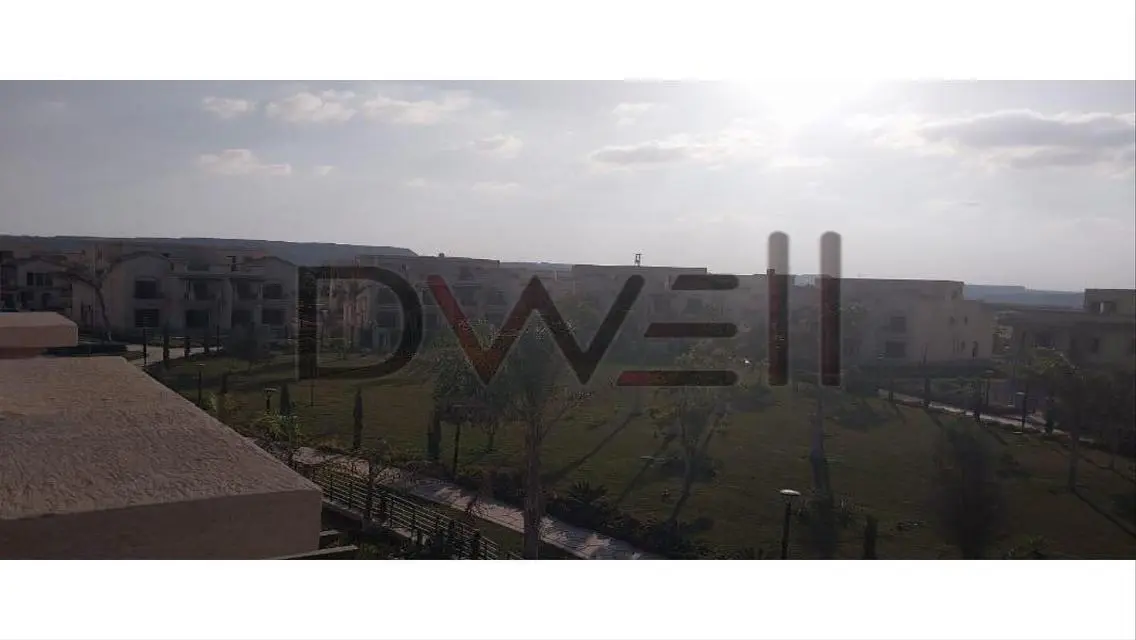 شقة فاخرة في E3-2033 مع حديقة خاصة