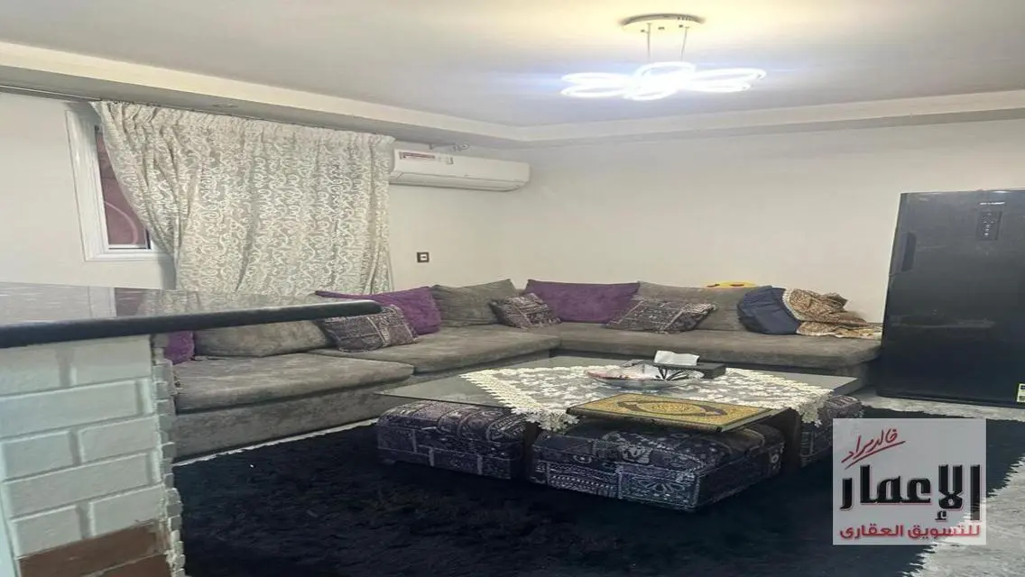 شقة فاخرة للبيع بمساحة كبيرة في موقع متميز