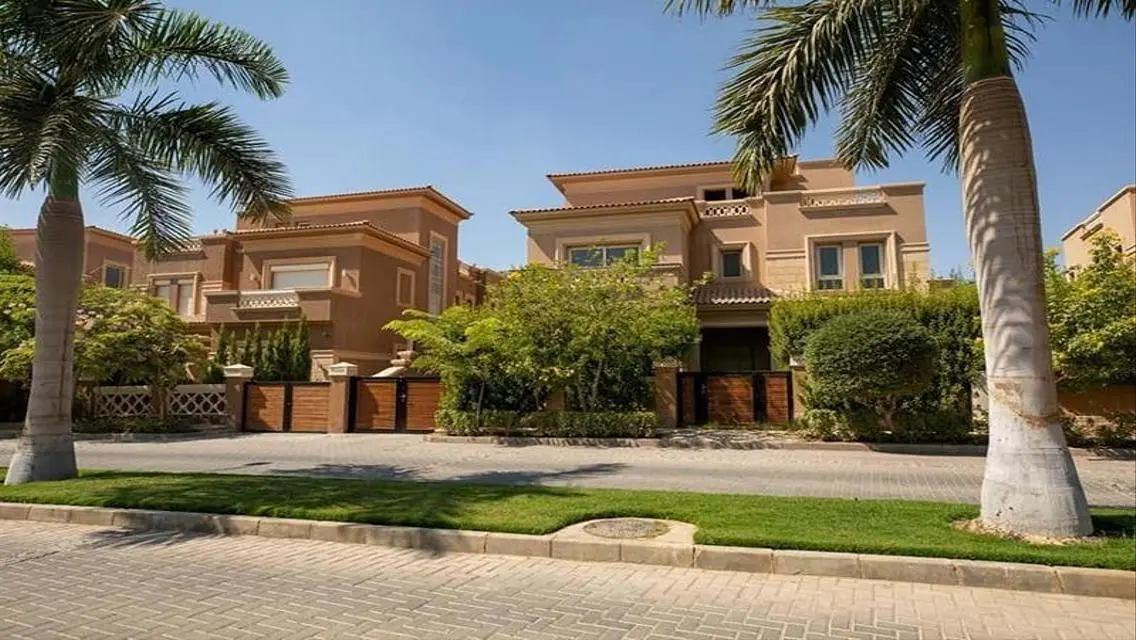 فيلا فاخرة بمسبح خاص وحديقة خاصة في مناظر بحيرية