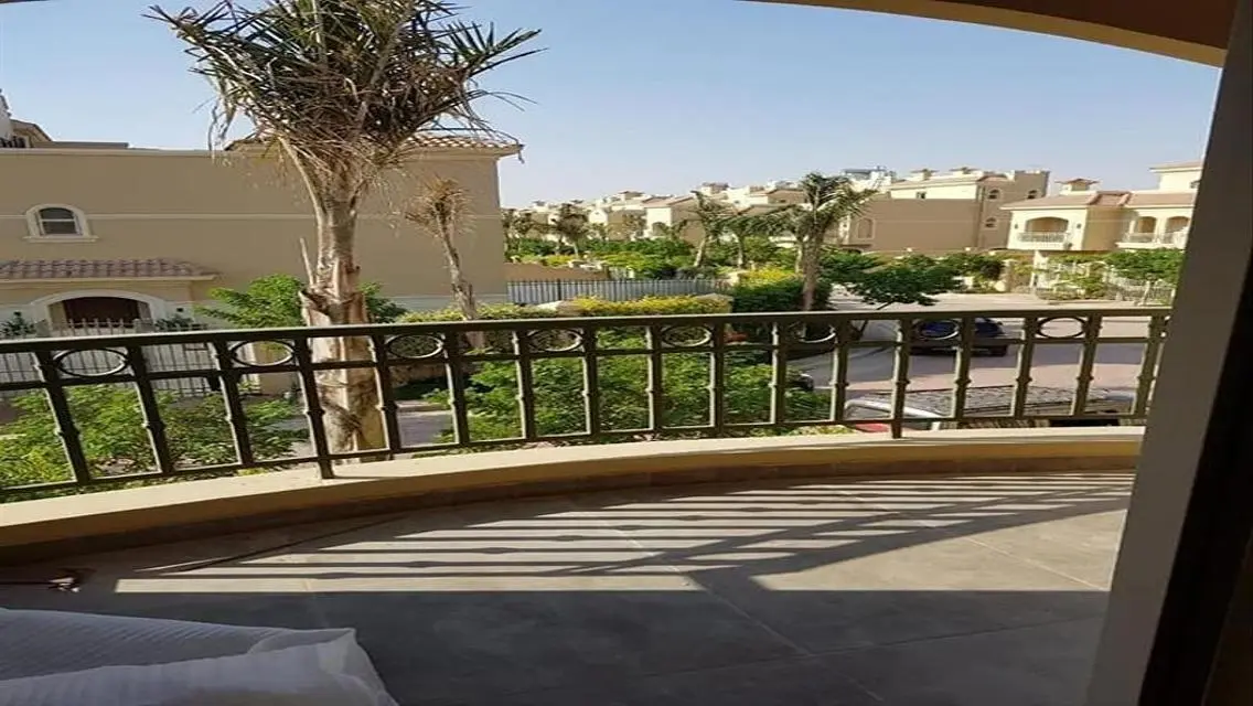 فيلا فاخرة بمسبح خاص وحديقة خاصة في مناظر بحيرية
