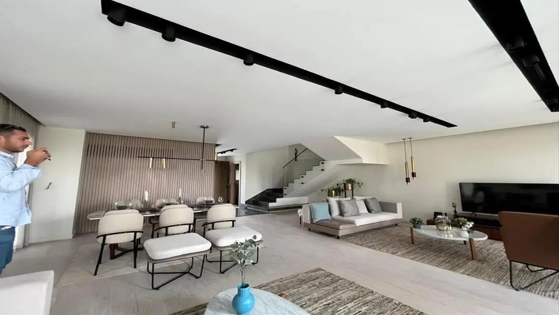 Luxurious Villa for Sale with Spacious Amenities