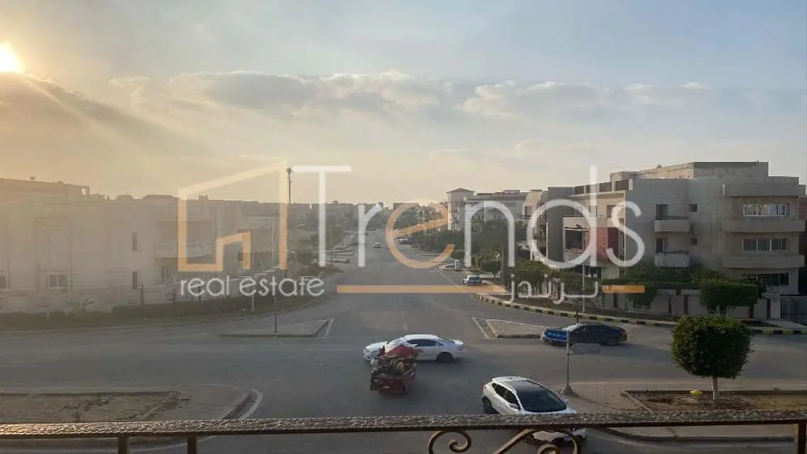 Stunning 190 sqm Apartment Overlooking a Landmark