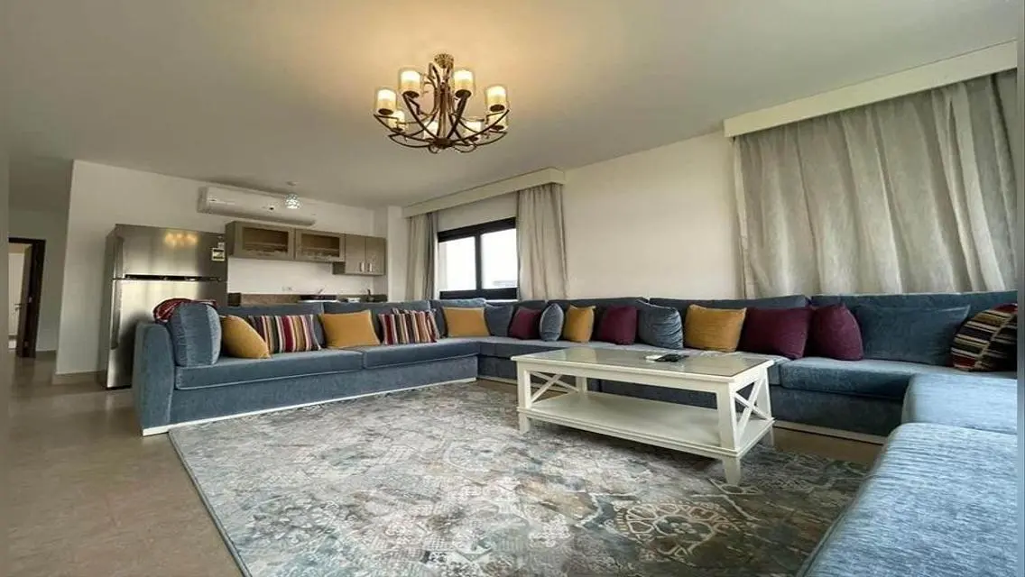 Luxury 3 Bedroom Apartment with Unique Design