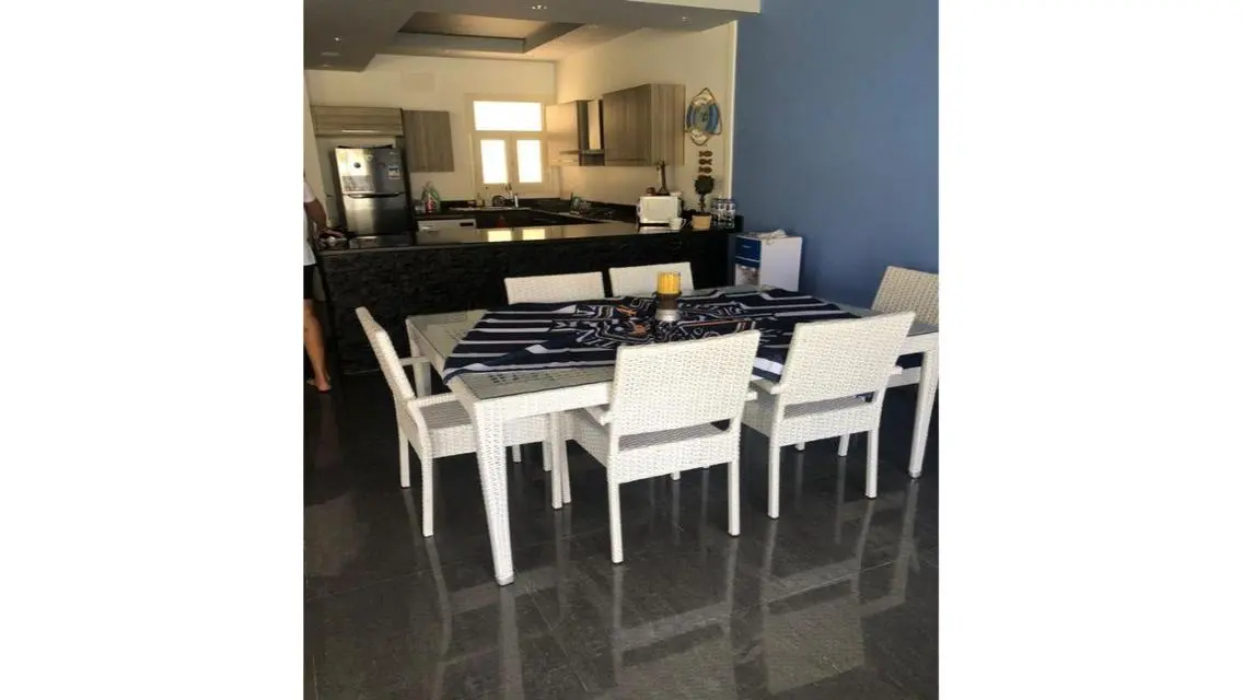 فيلا فاخرة للبيع بمساحة واسعة