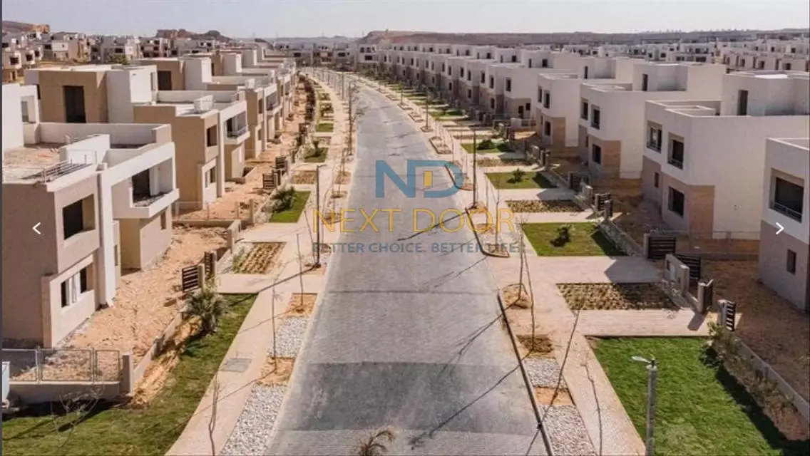 شقة فاخرة مطلة على البحيرات بمساحة 325 متر