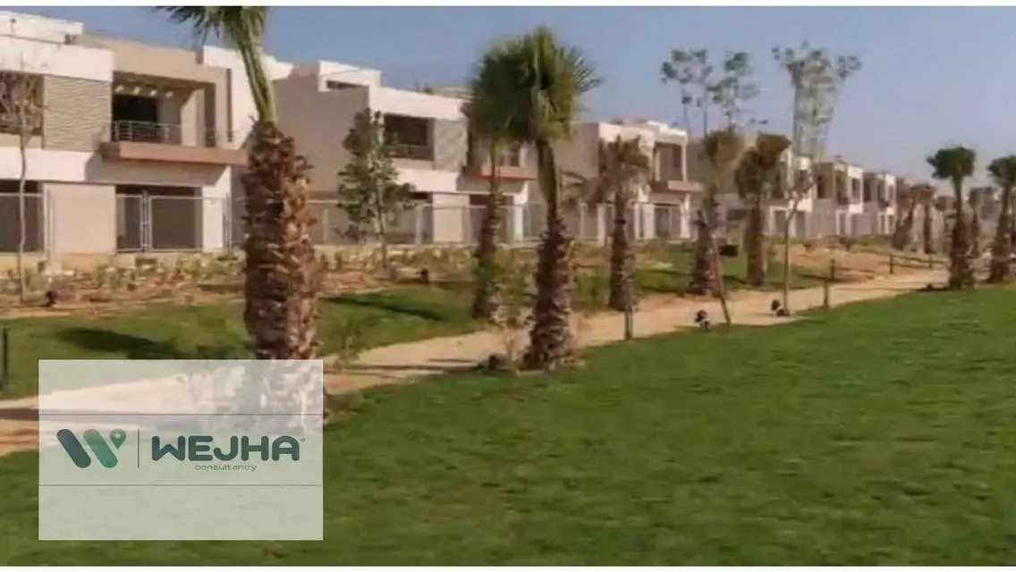 Luxury Villa in Crown Palm Hills
