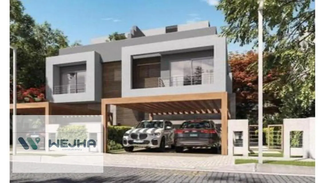 Luxury Villa in Crown Palm Hills