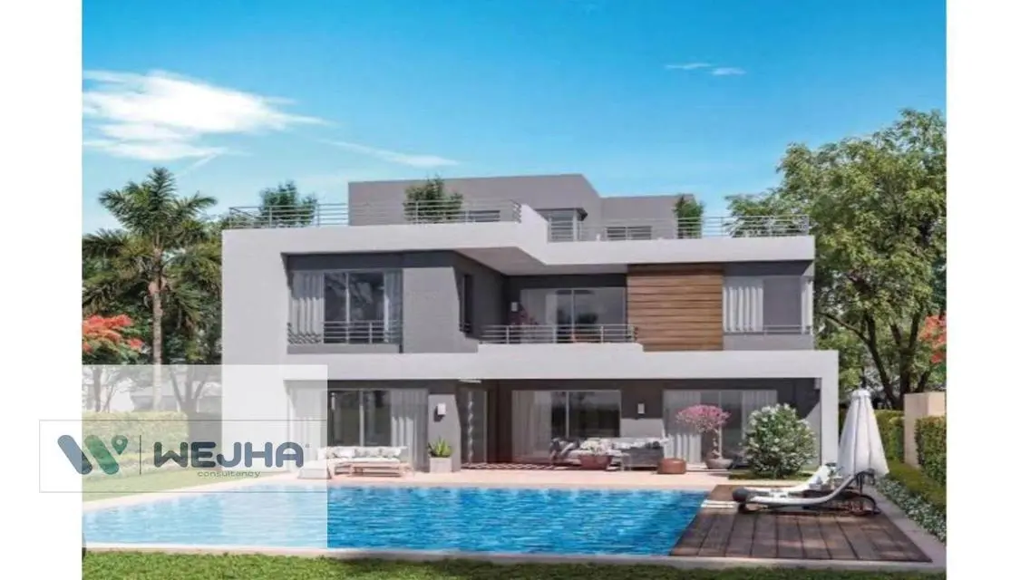 Luxury Villa in Crown Palm Hills