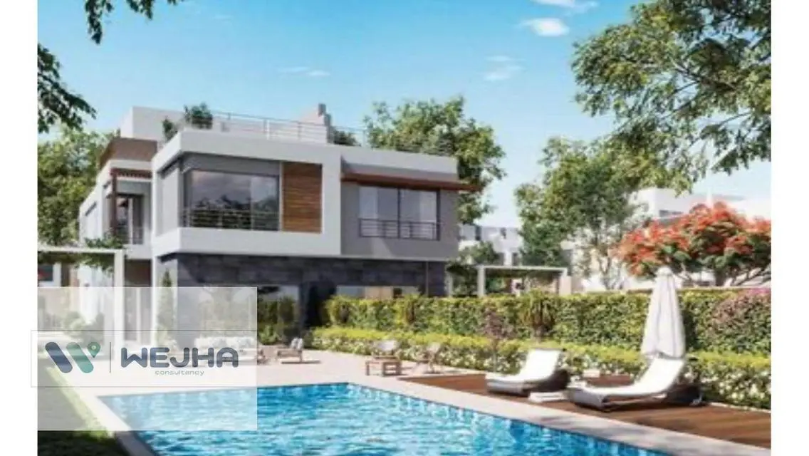 Luxury Villa in Crown Palm Hills