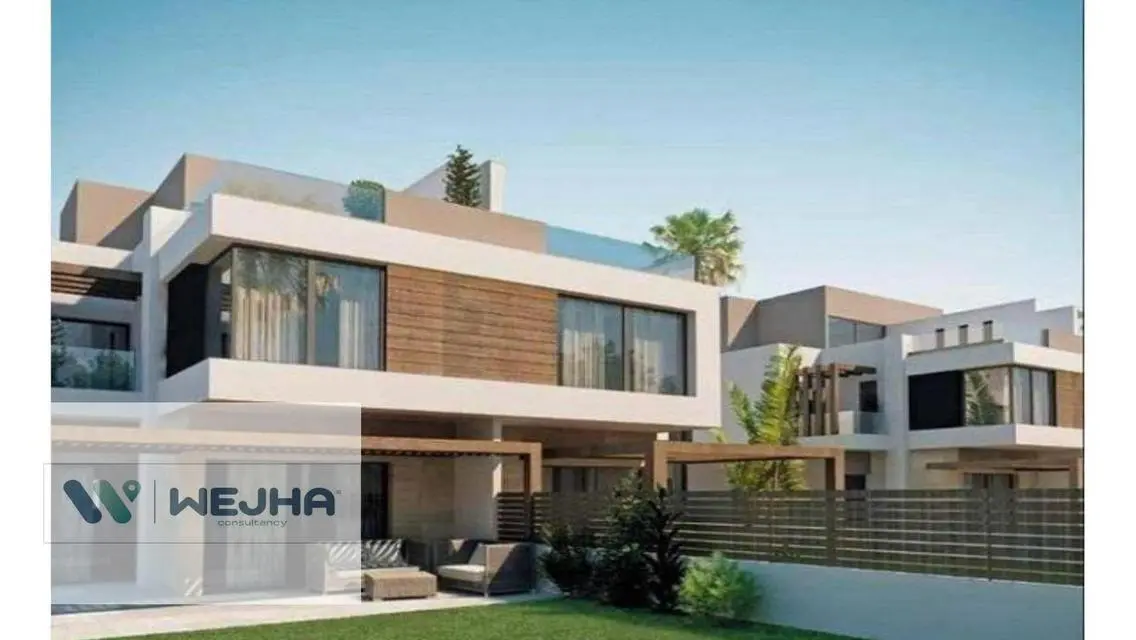 Luxury Villa in Crown Palm Hills