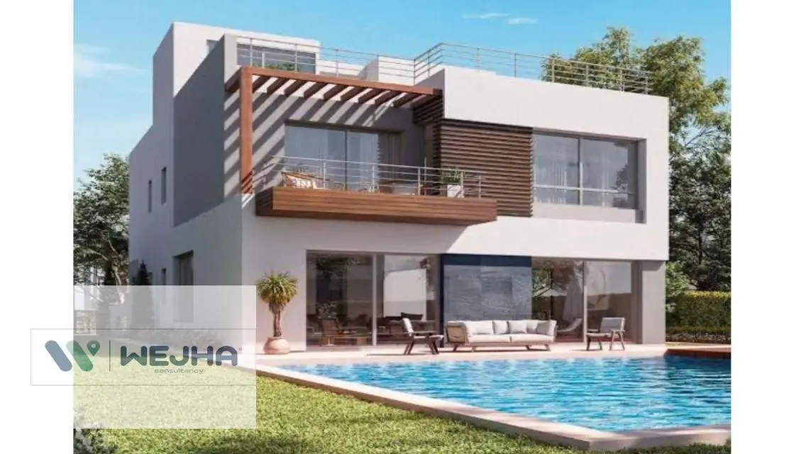 Luxury Villa in Crown Palm Hills