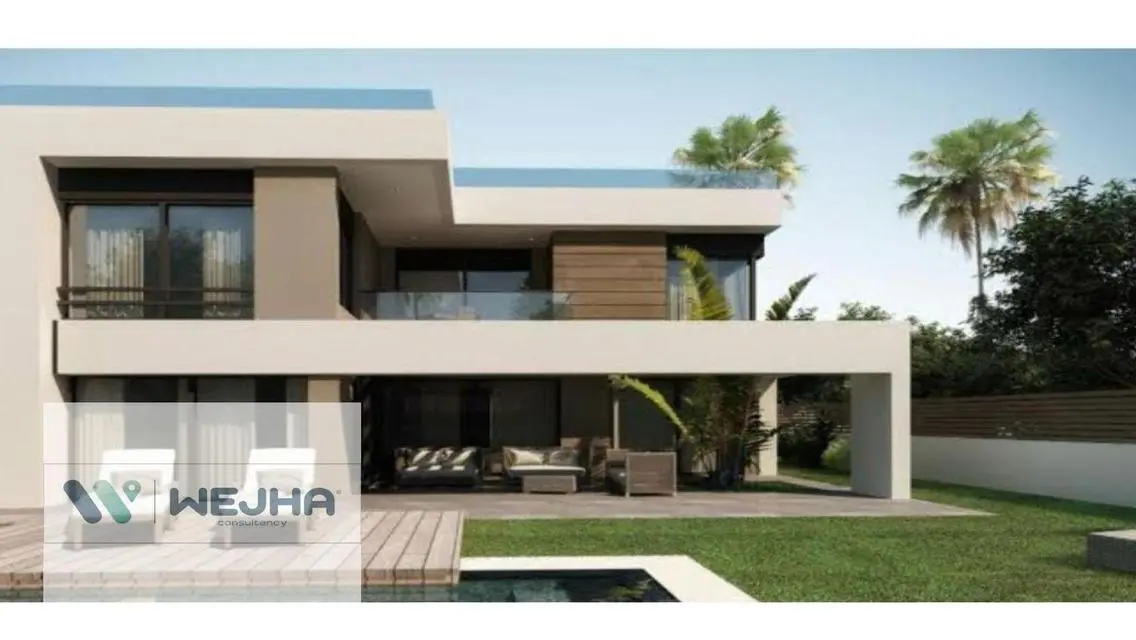Luxury Villa in Crown Palm Hills