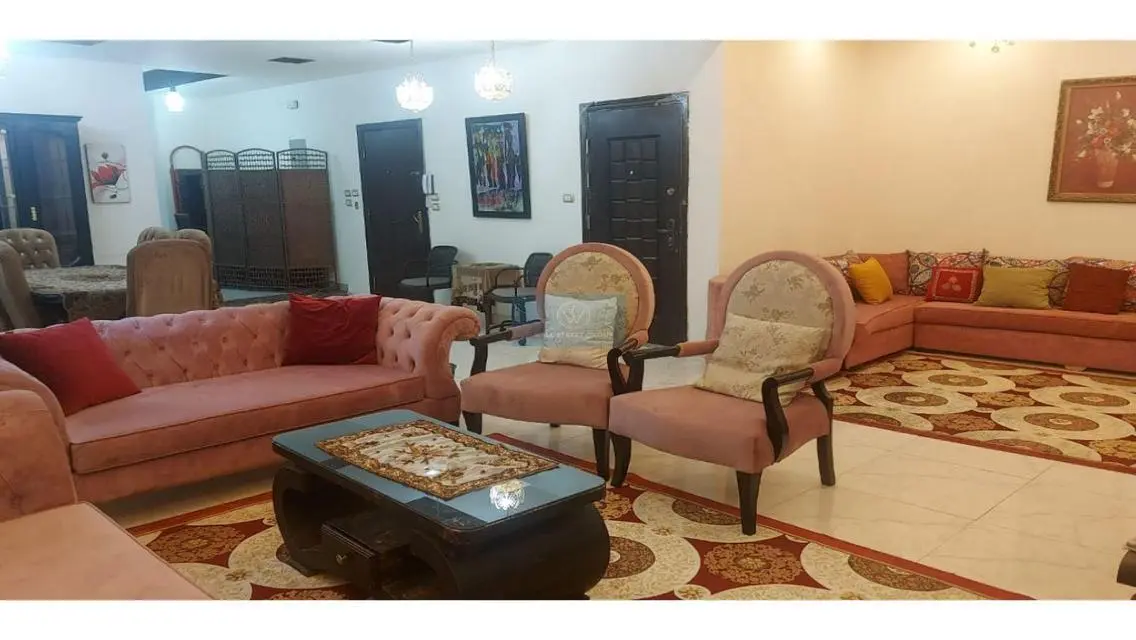 شقة فاخرة للبيع بمساحة 400 متر