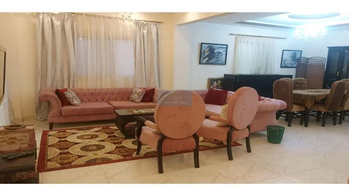 شقة فاخرة للبيع بمساحة 400 متر