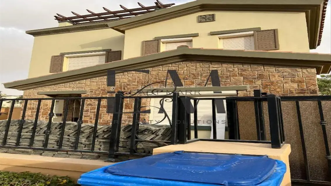 Luxury Villa with Private Garden and Maid Room