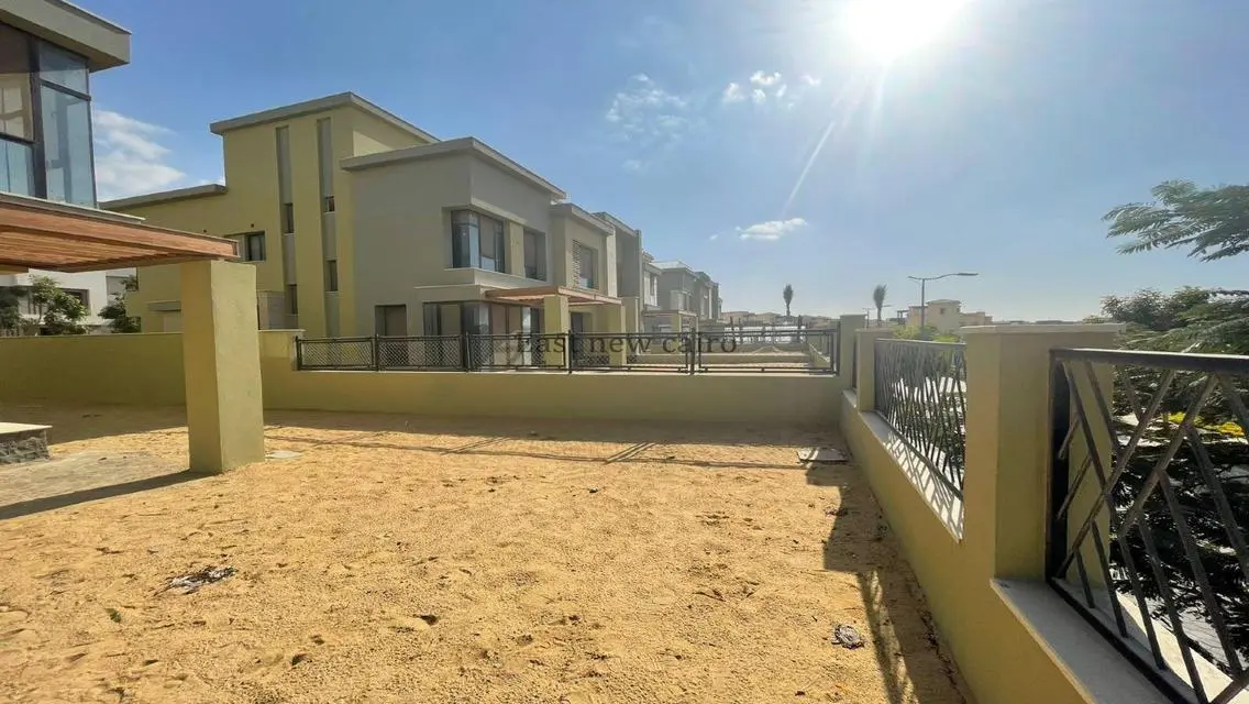 فيلا فاخرة للبيع بمساحة ضخمة وبأسعار تنافسية