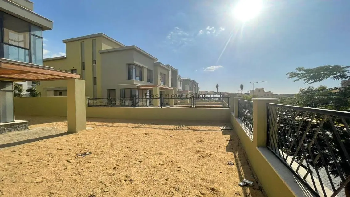 فيلا فاخرة للبيع بمساحة ضخمة وبأسعار تنافسية